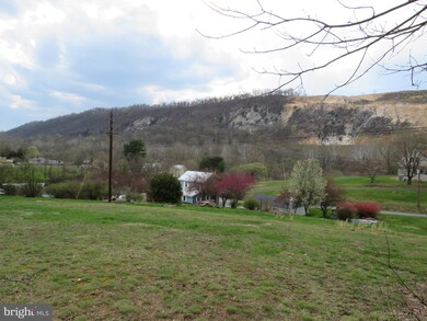 40 Philips St, Berkeley Springs, WV 25411 - photo 6