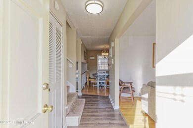 5416 Oakcreek Ln, Louisville, KY 40291 - photo 2