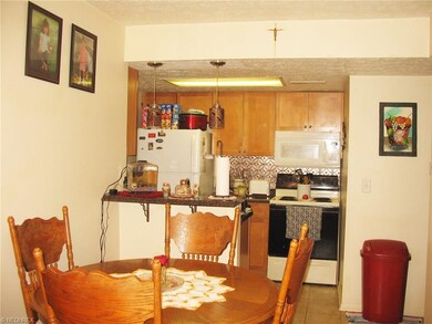 2060 Orchard-Dining Area