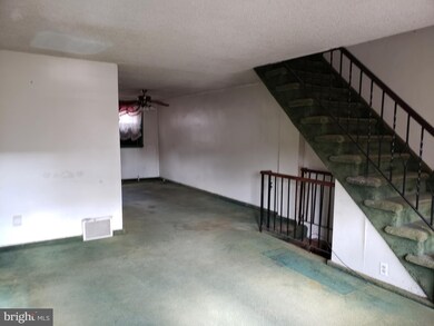 205 Golf Rd, Darby, PA 19023 - photo 4