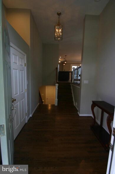 14207 Chadwick Ln, Rockville, MD 20853 - photo 6