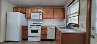 215 Manzella Ct, Rockland, MA 02370 - photo 2