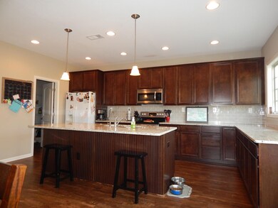 2051 Creekside Manor Ln, Knoxville, TN 37932 - photo 5