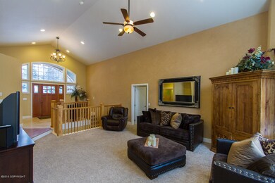 Living Area & Entry