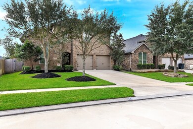 Beautiful curb appeal with manicured landscaping and with plenty of driveway space.