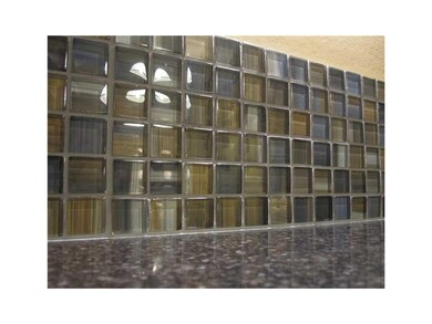Kitchen. Tiled back splash.