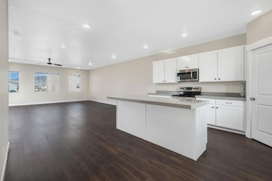 5214 N Folkstone Dr, Eagle Mountain, UT 84005 - photo 6