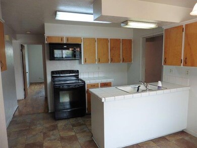 410 N 10th St, Central Point, OR 97502 - photo 5