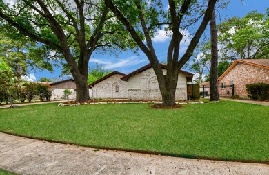 9246 Landwood Dr, Houston, TX 77040 - photo 2
