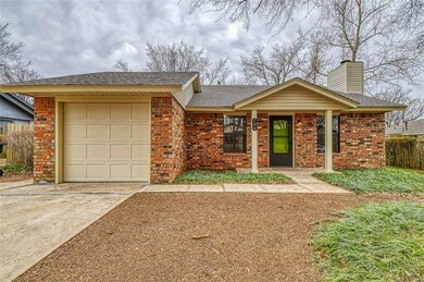 704 Peregrine Dr, Norman, OK 73072 - photo 2