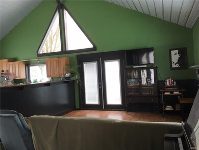 Living area with nice natural western radiant ligh