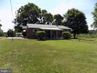 1555 Lakeside Dr, Pennsburg, PA 18073 - photo 2