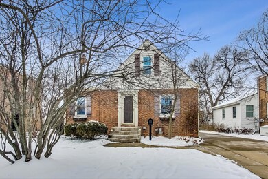 952 S Spring Rd, Elmhurst, IL 60126 - photo 2