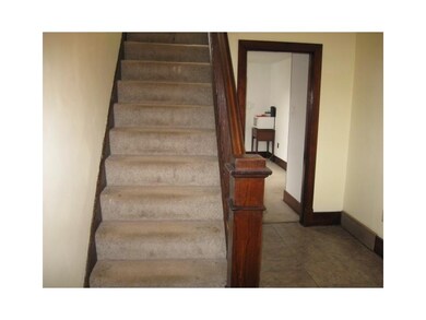 Entry/Foyer.