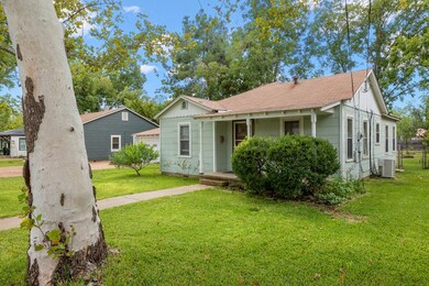 331 W Hackberry St, Fredericksburg, TX 78624 - photo 2