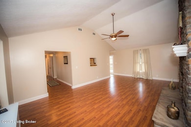 393 Kentucky Ct, Mount Washington, KY 40047 - photo 4