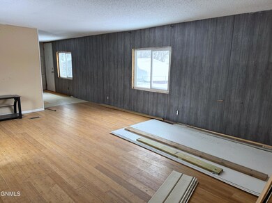 4501 Columbus Ct, Mandan, ND 58554 - photo 4