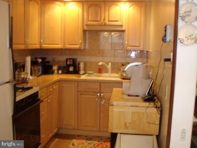 1010 Brookwood Ln, Glenolden, PA 19036 - photo 6