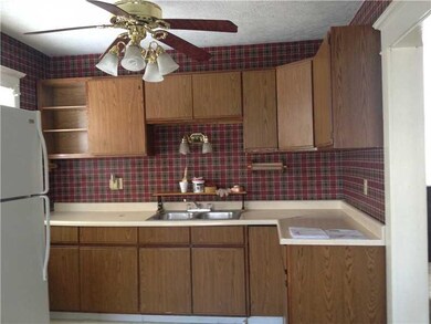 Kitchen. Well maintained Kitchen with good counter