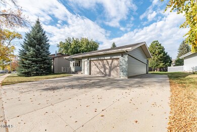 1900 Xavier St, Bismarck, ND 58501 - photo 2