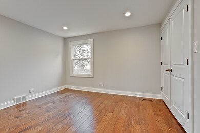 3634 Maple Leaf Dr, Glenview, IL 60026 - photo 2