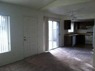 126 W Loma Vista Dr unit 104, Tempe, AZ 85282 - photo 3