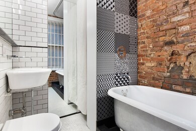 181 Thompson St unit 3, New York, NY 10012 - photo 4