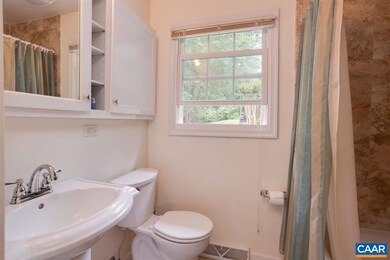 120 Buckingham Cir unit E, Charlottesville, VA 22903 - photo 3