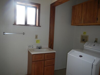 main level bath w. laundry closet