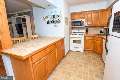 325 S Warminster Rd unit B9, Hatboro, PA 19040 - photo 3