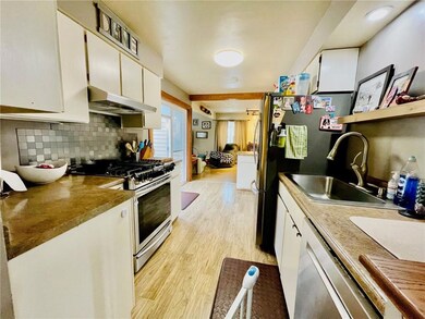 Kitchen appliances are included in the sale!