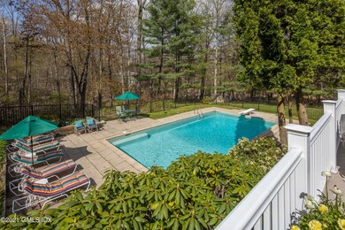 33 Benenson Dr, Cos Cob, CT 06807-2