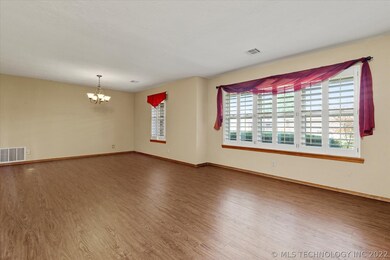 2549 Chapel Hill Rd, Bartlesville, OK 74006 - photo 5