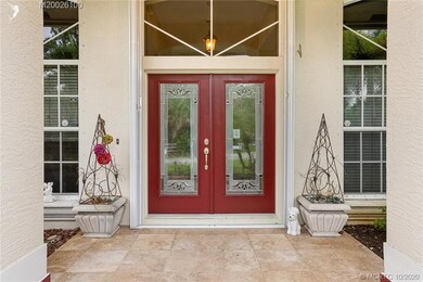 LARGE ENTRY TO FRONT DOOR