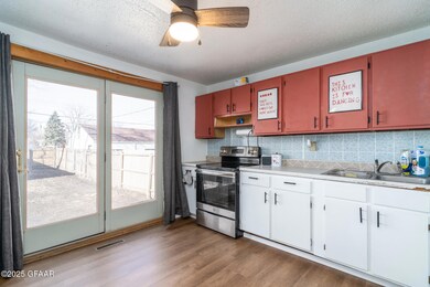615 N 7th St, Grand Forks, ND 58203 - photo 7