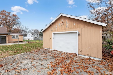 22747 Lake Shore Dr, Elkhart, IN 46514 - photo 6