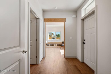 Entryway (unit A)