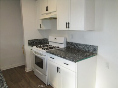 21831 Arapahoe Ave unit 3, Apple Valley, CA 92307 - photo 4