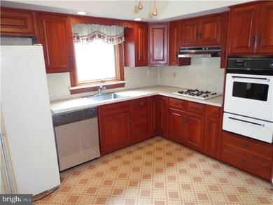 516 Crotzer Ave, Folcroft, PA 19032 - photo 3