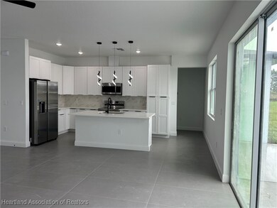 113 Magnolia Manor Ln, Lake Placid, FL 33852 - photo 5