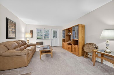 6 Anchorage Ln unit 5A, Oyster Bay, NY 11771 - photo 3