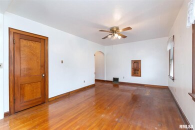 2110 W Locust St, Davenport, IA 52804 - photo 3