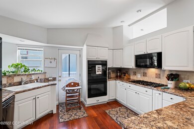 Kitchen 1 access to side deck!