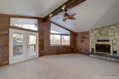 Living room/ dining area
