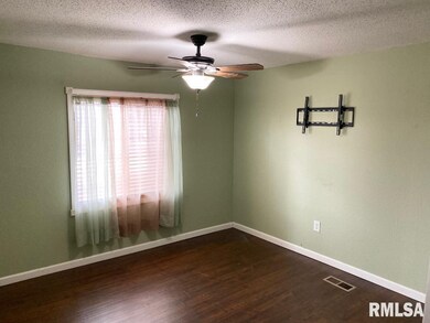 230 N Marnico Ln, Jacksonville, IL 62650 - photo 6