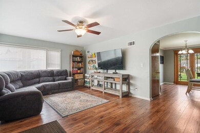 918 E 5th St, Auburn, IN 46706 - photo 4