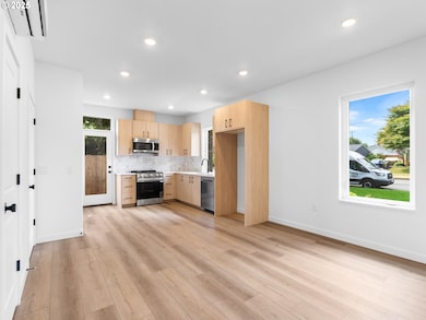 3835 N Willis Blvd unit 1, Portland, OR 97217 - photo 4