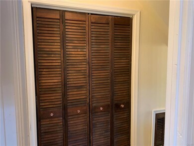 2403 W Allen St unit 2nd Fl, Allentown, PA 18104 - photo 7