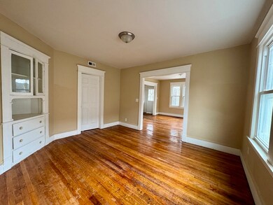 118-120 Westford Cir, Springfield, MA 01109 - photo 3