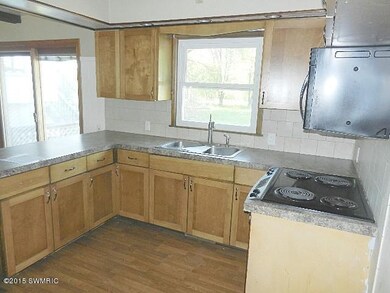 263-498483 Kitchen 1